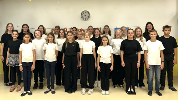 MPZ OŠ Dobje, zborovodkinja Katja Kovač