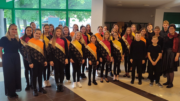 MPZ OŠ bratov Letonja Šmartno ob Paki, zborovodkinja Blanka Rotovnik