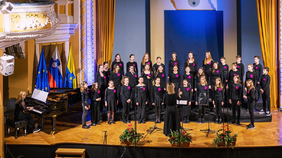 MPZ OŠ Šempeter v Savinjski dolini, zborovodkinja Katja Florjančič